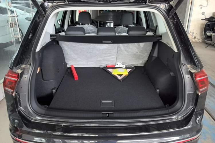 Used Volkswagen Tiguan L New Energy 2023 430 PHEV Plug-in Hybrid Prestige Edition Trunk