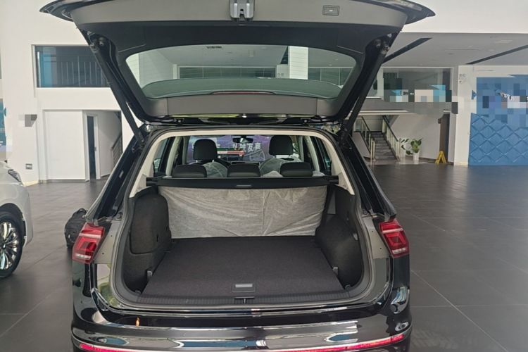 Used Volkswagen Tiguan L New Energy 2023 430 PHEV Plug-in Hybrid Prestige Edition Trunk