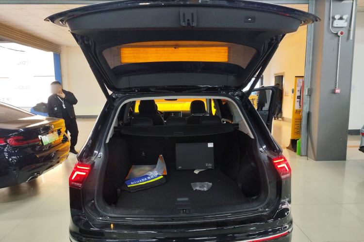 Used Volkswagen Tiguan L New Energy 2023 430 PHEV Plug-in Hybrid Prestige Edition Trunk