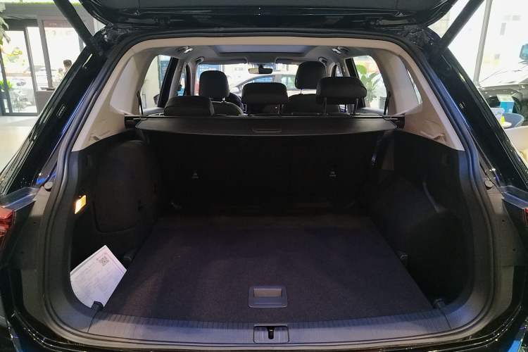 Used Volkswagen Tiguan L New Energy 2023 430 PHEV Plug-in Hybrid Prestige Edition Trunk