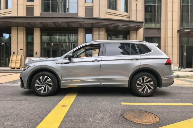 Used Volkswagen Tiguan L New Energy 2023 430 PHEV Plug-in Hybrid Flagship Edition Exterior 2