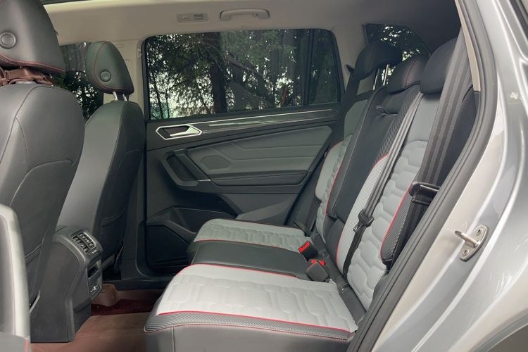 Used Volkswagen Tiguan L New Energy 2023 430 PHEV Plug-in Hybrid Flagship Edition Left Rear Seat