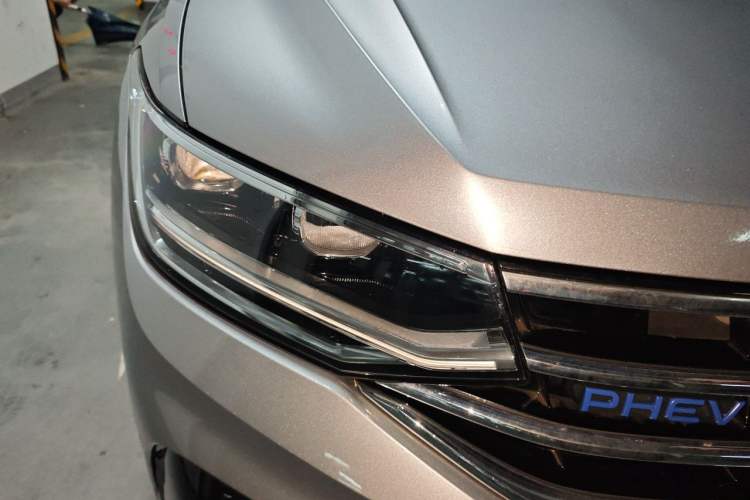Used Volkswagen Tiguan L New Energy 2023 430 PHEV Plug-in Hybrid Prestige Edition Right Front Headlight