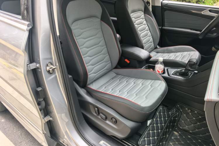Used Volkswagen Tiguan L New Energy 2023 430 PHEV Plug-in Hybrid Flagship Edition Right Front Seat