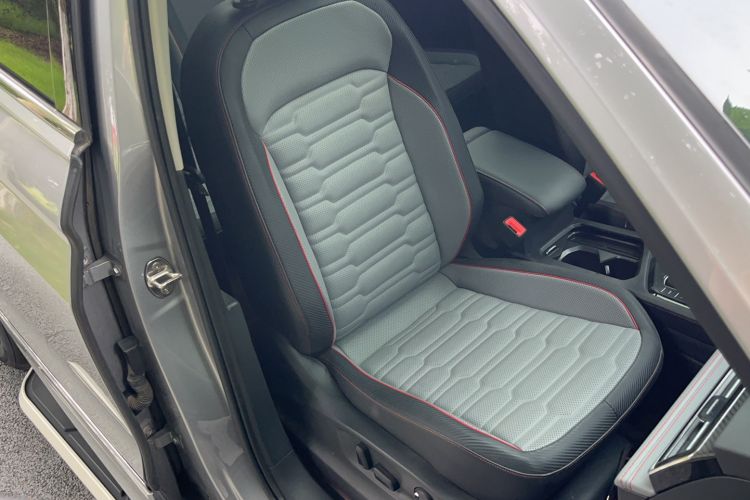 Used Volkswagen Tiguan L New Energy 2023 430 PHEV Plug-in Hybrid Flagship Edition Right Front Seat
