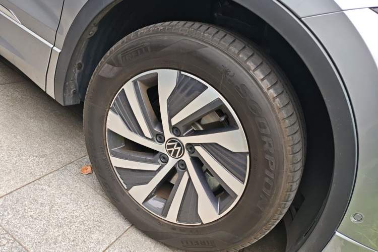 Used Volkswagen Tiguan L New Energy 2023 430 PHEV Plug-in Hybrid Flagship Edition Right Front Wheel Hub