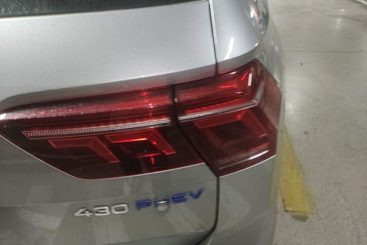 Used Volkswagen Tiguan L New Energy 2023 430 PHEV Plug-in Hybrid Flagship Edition Right Rear Taillight