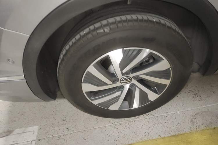 Used Volkswagen Tiguan L New Energy 2023 430 PHEV Plug-in Hybrid Flagship Edition Right Rear Wheel Hub
