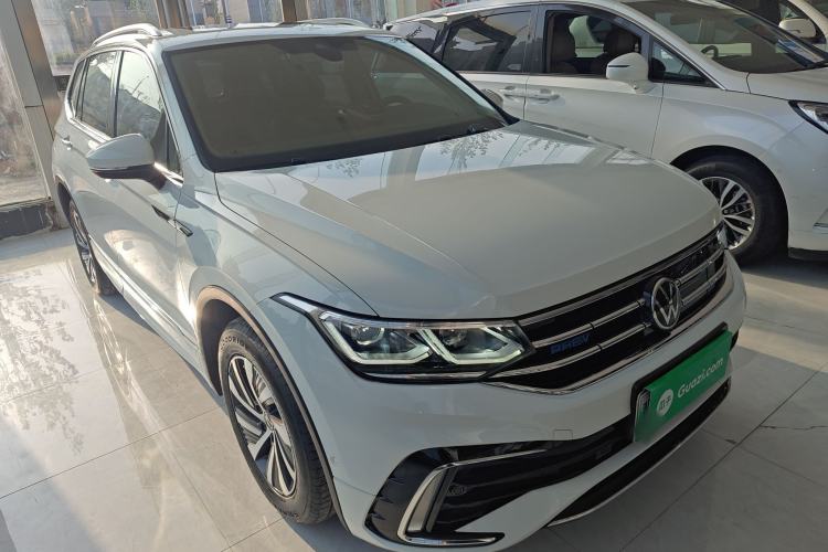 Used Volkswagen Tiguan L New Energy 2023 430 PHEV Plug-in Hybrid Flagship Edition Front Right 45 Deg