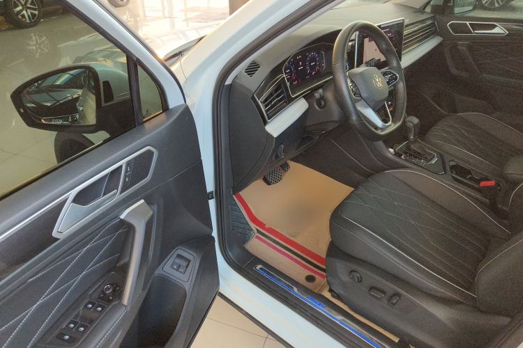 Used Volkswagen Tiguan L New Energy 2023 430 PHEV Plug-in Hybrid Prestige Edition Interior 3