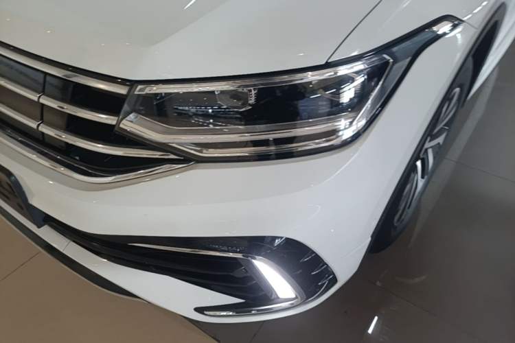 Used Volkswagen Tiguan L New Energy 2023 430 PHEV Plug-in Hybrid Prestige Edition Left Front Headlight