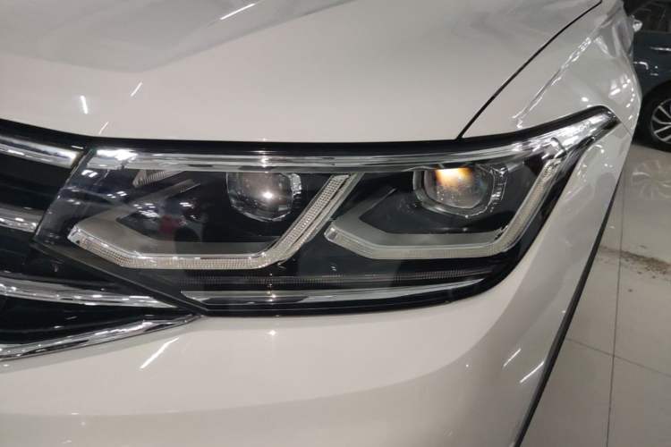Used Volkswagen Tiguan L New Energy 2023 430 PHEV Plug-in Hybrid Flagship Edition Left Front Headlight