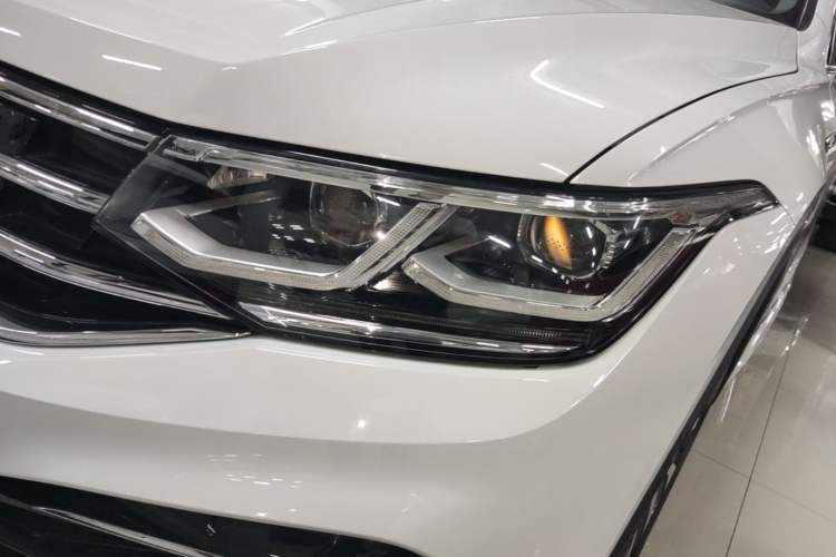 Used Volkswagen Tiguan L New Energy 2023 430 PHEV Plug-in Hybrid Flagship Edition Left Front Headlight