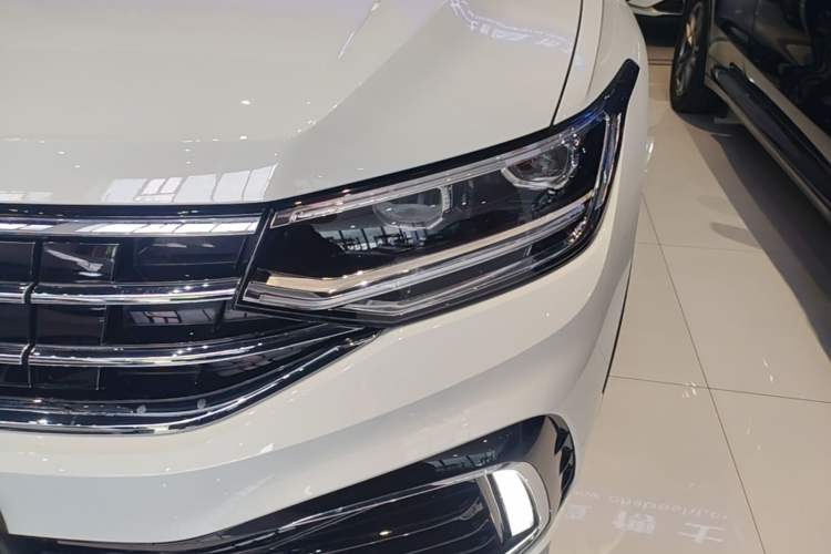 Used Volkswagen Tiguan L New Energy 2023 430 PHEV Plug-in Hybrid Prestige Edition Left Front Headlight