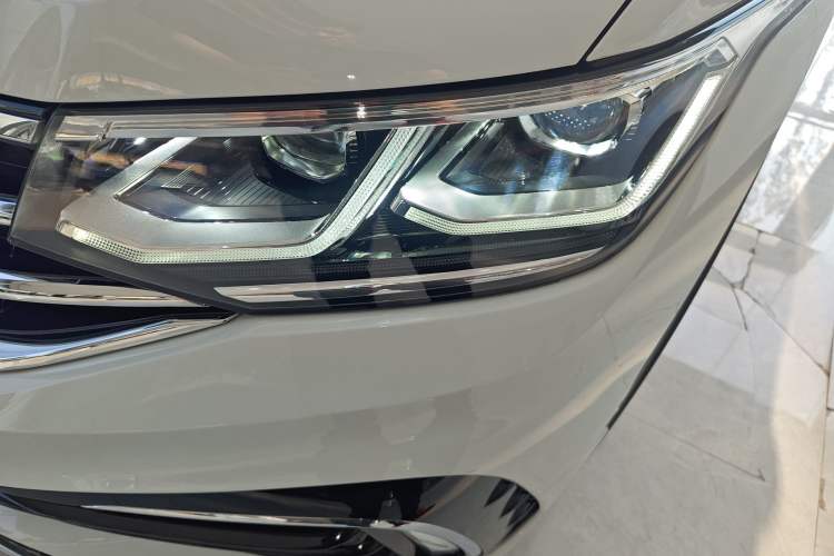 Used Volkswagen Tiguan L New Energy 2023 430 PHEV Plug-in Hybrid Flagship Edition Left Front Headlight