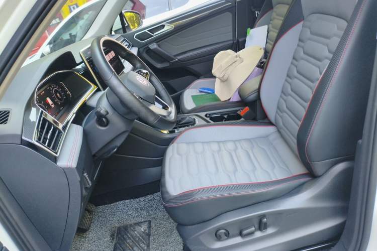 Used Volkswagen Tiguan L New Energy 2023 430 PHEV Plug-in Hybrid Flagship Edition Left Front Seat