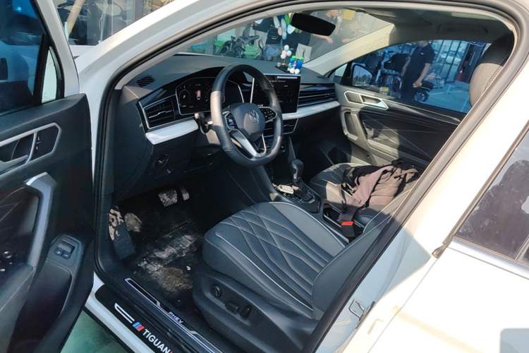 Used Volkswagen Tiguan L New Energy 2023 430 PHEV Plug-in Hybrid Prestige Edition Left Front Seat