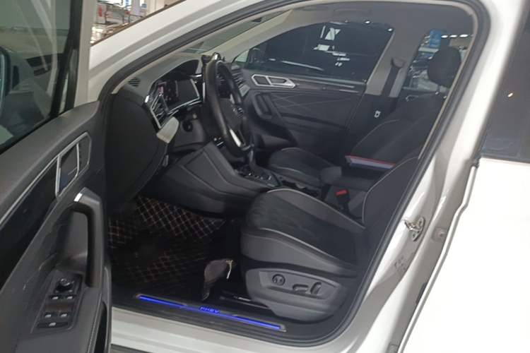 Used Volkswagen Tiguan L New Energy 2023 430 PHEV Plug-in Hybrid Prestige Edition Left Front Seat