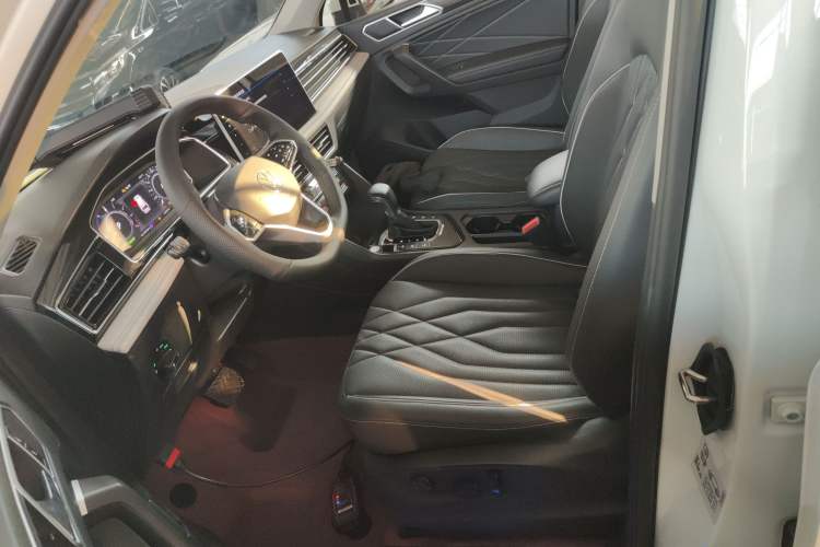 Used Volkswagen Tiguan L New Energy 2023 430 PHEV Plug-in Hybrid Prestige Edition Left Front Seat