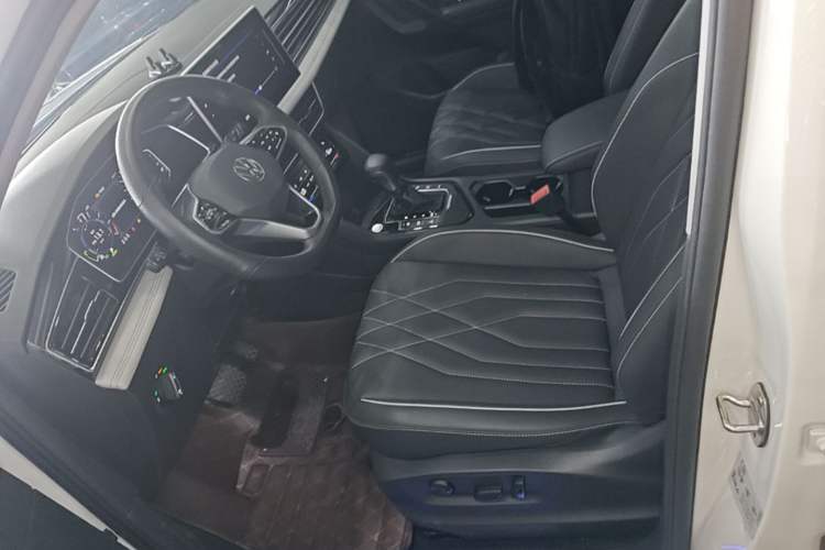 Used Volkswagen Tiguan L New Energy 2023 430 PHEV Plug-in Hybrid Prestige Edition Left Front Seat