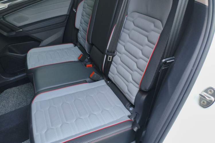 Used Volkswagen Tiguan L New Energy 2023 430 PHEV Plug-in Hybrid Flagship Edition Left Rear Seat