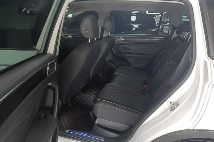 Used Volkswagen Tiguan L New Energy 2023 430 PHEV Plug-in Hybrid Prestige Edition Left Rear Seat