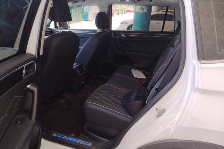 Used Volkswagen Tiguan L New Energy 2023 430 PHEV Plug-in Hybrid Prestige Edition Left Rear Seat