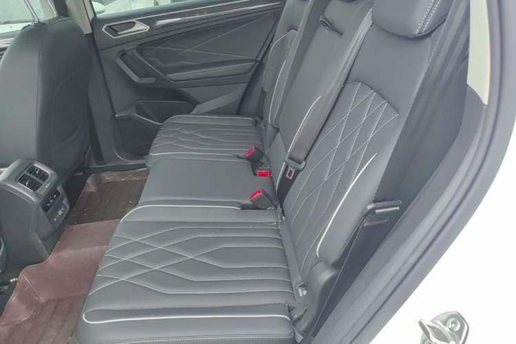 Used Volkswagen Tiguan L New Energy 2023 430 PHEV Plug-in Hybrid Prestige Edition Left Rear Seat