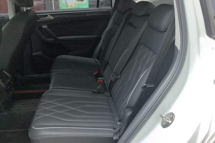 Used Volkswagen Tiguan L New Energy 2023 430 PHEV Plug-in Hybrid Prestige Edition Left Rear Seat
