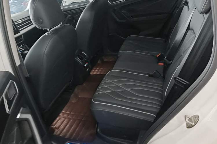 Used Volkswagen Tiguan L New Energy 2023 430 PHEV Plug-in Hybrid Prestige Edition Left Rear Seat