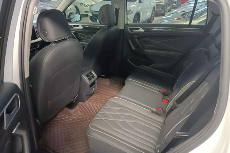 Used Volkswagen Tiguan L New Energy 2023 430 PHEV Plug-in Hybrid Prestige Edition Left Rear Seat