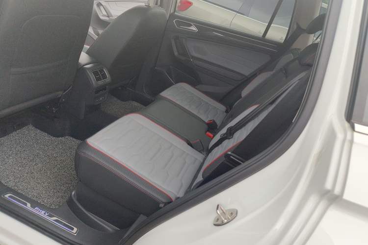 Used Volkswagen Tiguan L New Energy 2023 430 PHEV Plug-in Hybrid Flagship Edition Left Rear Seat