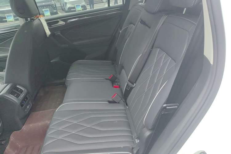 Used Volkswagen Tiguan L New Energy 2023 430 PHEV Plug-in Hybrid Prestige Edition Left Rear Seat