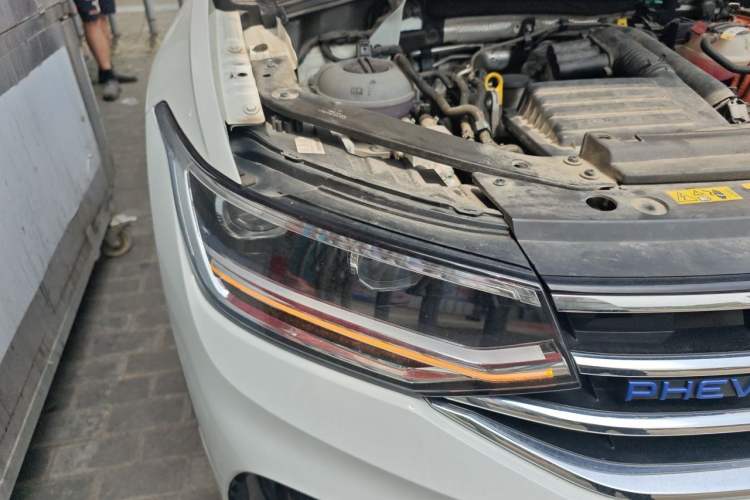 Used Volkswagen Tiguan L New Energy 2023 430 PHEV Plug-in Hybrid Prestige Edition Right Front Headlight