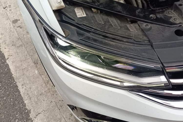 Used Volkswagen Tiguan L New Energy 2023 430 PHEV Plug-in Hybrid Flagship Edition Right Front Headlight