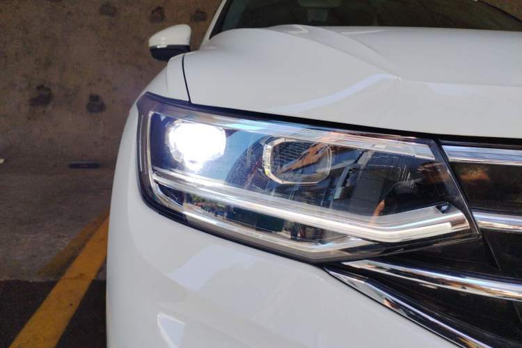 Used Volkswagen Tiguan L New Energy 2023 430 PHEV Plug-in Hybrid Prestige Edition Right Front Headlight
