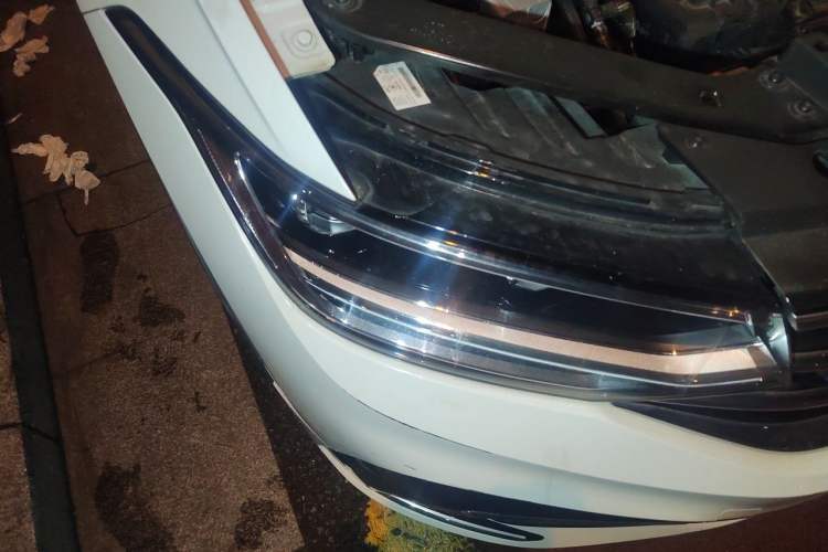 Used Volkswagen Tiguan L New Energy 2023 430 PHEV Plug-in Hybrid Prestige Edition Right Front Headlight