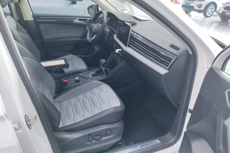 Used Volkswagen Tiguan L New Energy 2023 430 PHEV Plug-in Hybrid Flagship Edition Right Front Seat