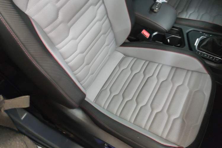 Used Volkswagen Tiguan L New Energy 2023 430 PHEV Plug-in Hybrid Flagship Edition Right Front Seat