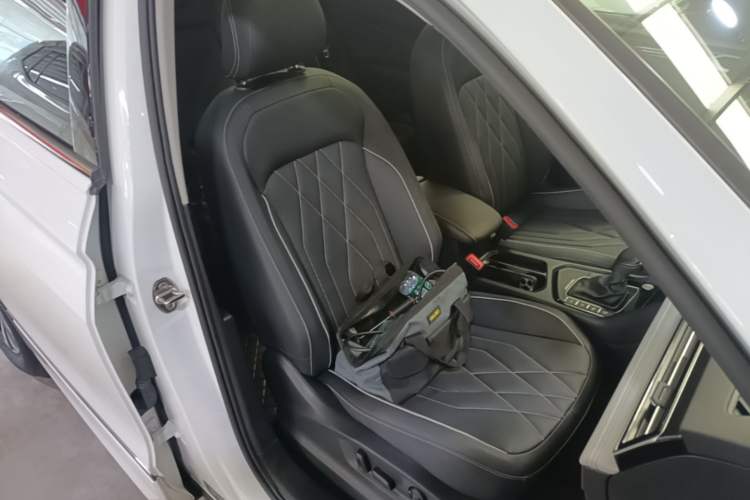 Used Volkswagen Tiguan L New Energy 2023 430 PHEV Plug-in Hybrid Prestige Edition Right Front Seat