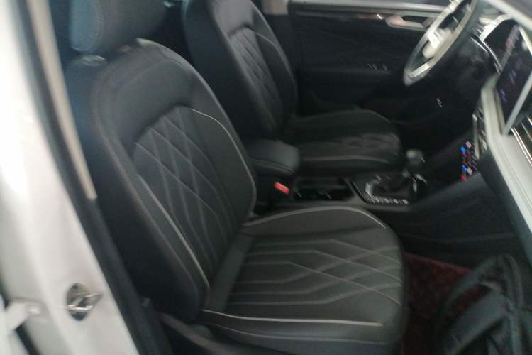 Used Volkswagen Tiguan L New Energy 2023 430 PHEV Plug-in Hybrid Prestige Edition Right Front Seat