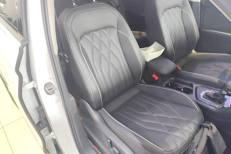 Used Volkswagen Tiguan L New Energy 2023 430 PHEV Plug-in Hybrid Prestige Edition Right Front Seat