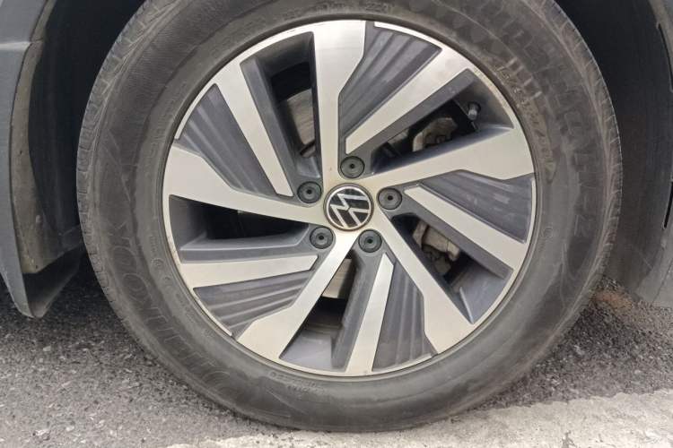 Used Volkswagen Tiguan L New Energy 2023 430 PHEV Plug-in Hybrid Flagship Edition Right Front Wheel Hub