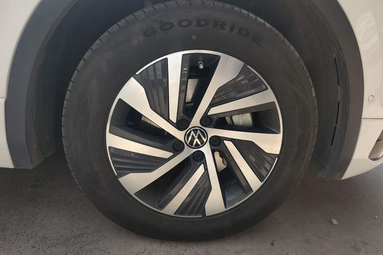 Used Volkswagen Tiguan L New Energy 2023 430 PHEV Plug-in Hybrid Flagship Edition Right Front Wheel Hub