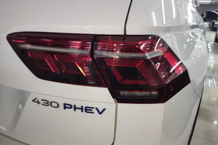 Used Volkswagen Tiguan L New Energy 2023 430 PHEV Plug-in Hybrid Flagship Edition Right Rear Taillight