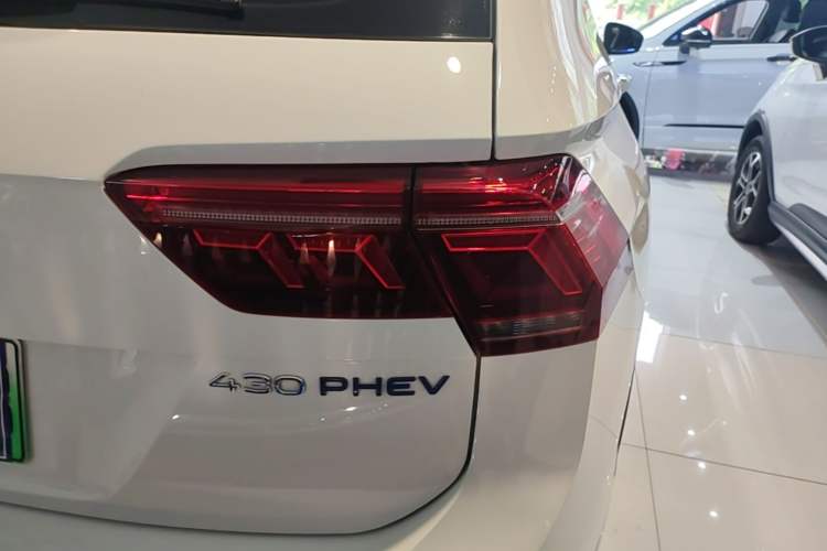 Used Volkswagen Tiguan L New Energy 2023 430 PHEV Plug-in Hybrid Prestige Edition Right Rear Taillight