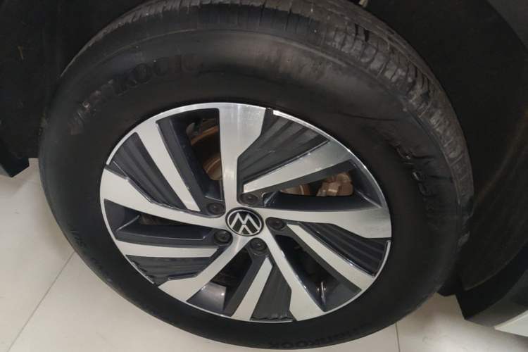 Used Volkswagen Tiguan L New Energy 2023 430 PHEV Plug-in Hybrid Flagship Edition Right Rear Wheel Hub
