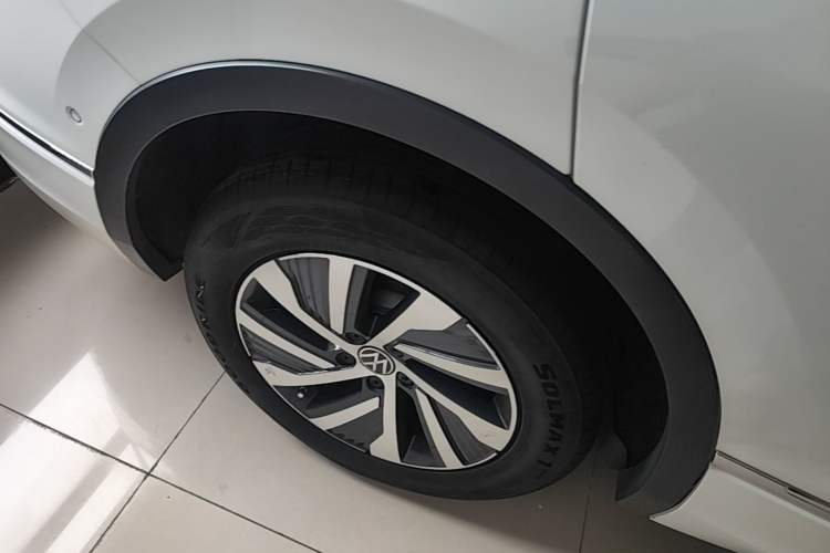 Used Volkswagen Tiguan L New Energy 2023 430 PHEV Plug-in Hybrid Flagship Edition Right Rear Wheel Hub