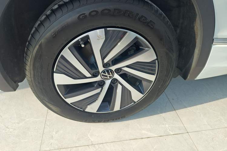 Used Volkswagen Tiguan L New Energy 2023 430 PHEV Plug-in Hybrid Flagship Edition Right Rear Wheel Hub