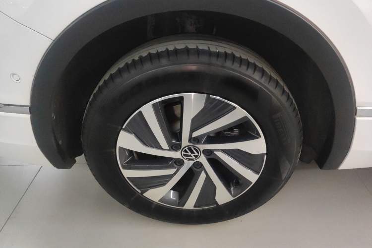Used Volkswagen Tiguan L New Energy 2023 430 PHEV Plug-in Hybrid Flagship Edition Right Rear Wheel Hub